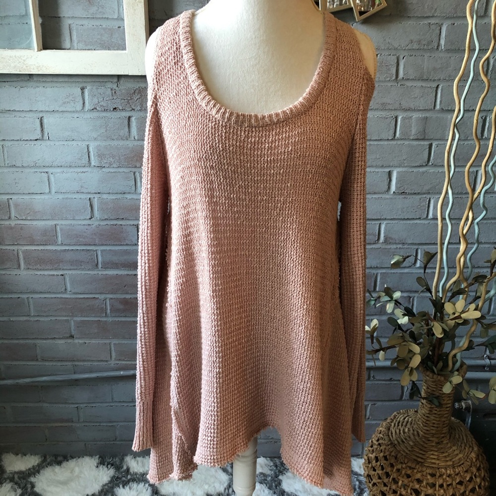 Kaisely blush woman’s sweater, size medium.